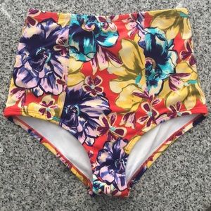 UO HI RISE BIKINI BOTTOM